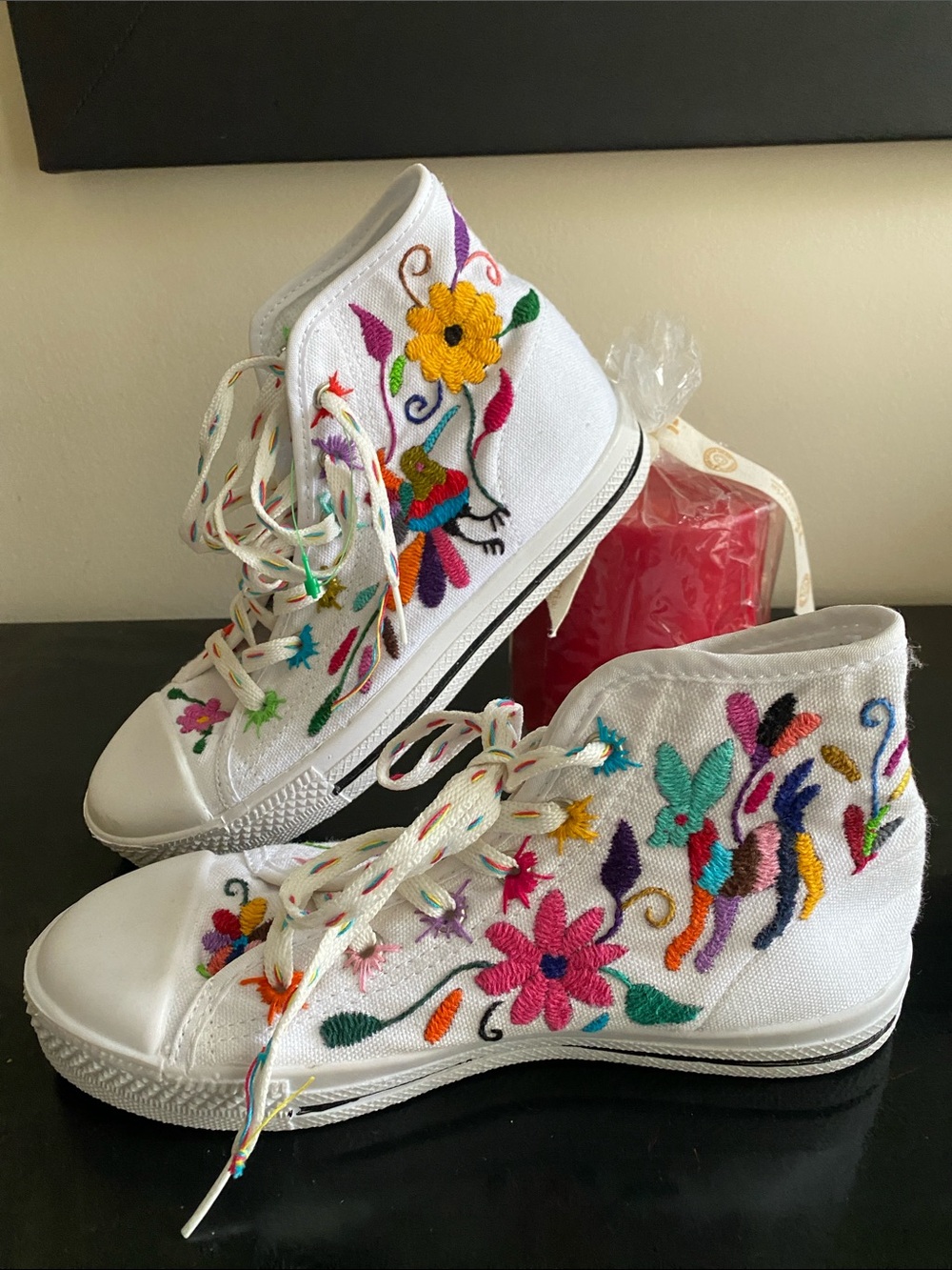 White High-Top Canvas Sneakers with Multicolor Floral Embroidery